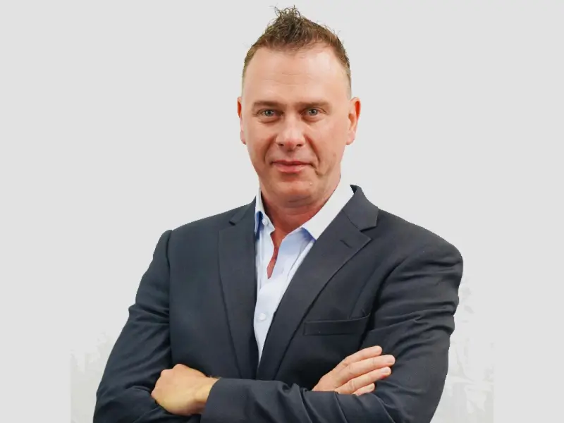 Jeremy Holt