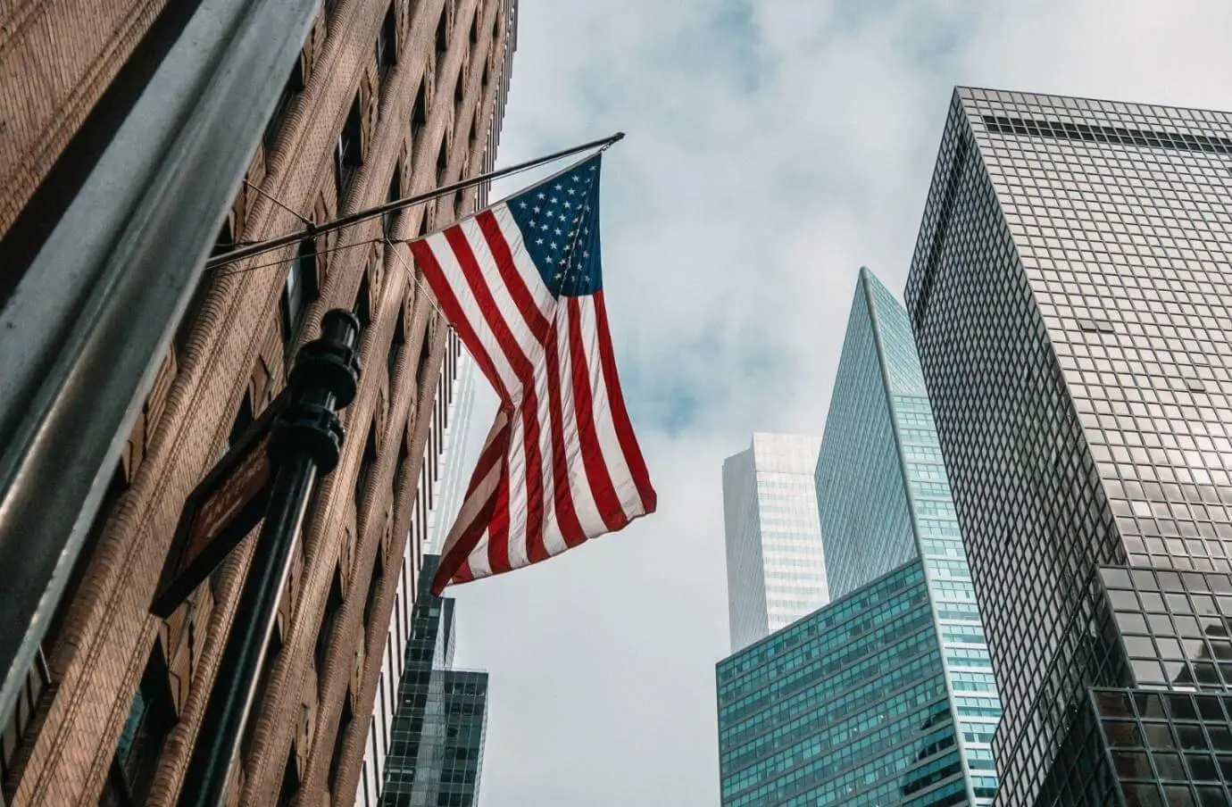 EB2 NIW Visa Application: Drafting a Compelling Petition